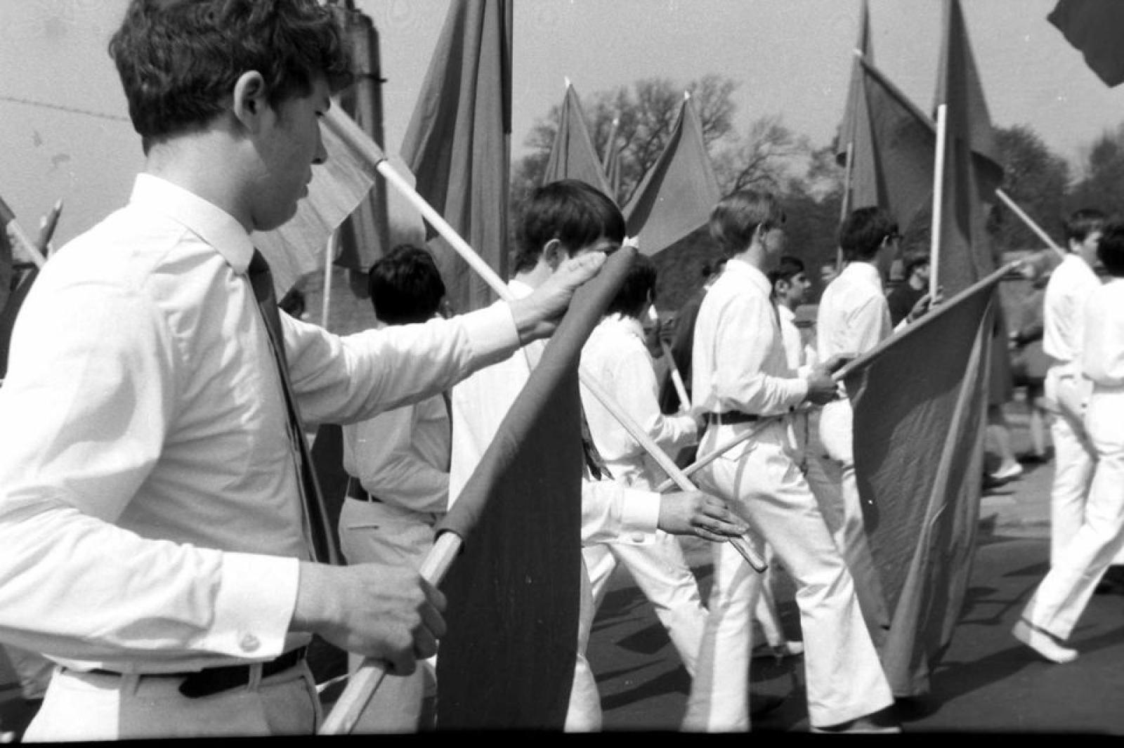 Zdjęcie w galerii na portalu naszraciborz.pl: 1 maja 1974 roku w Raciborzu. Poznajecie te osoby? wiadomości z regionu