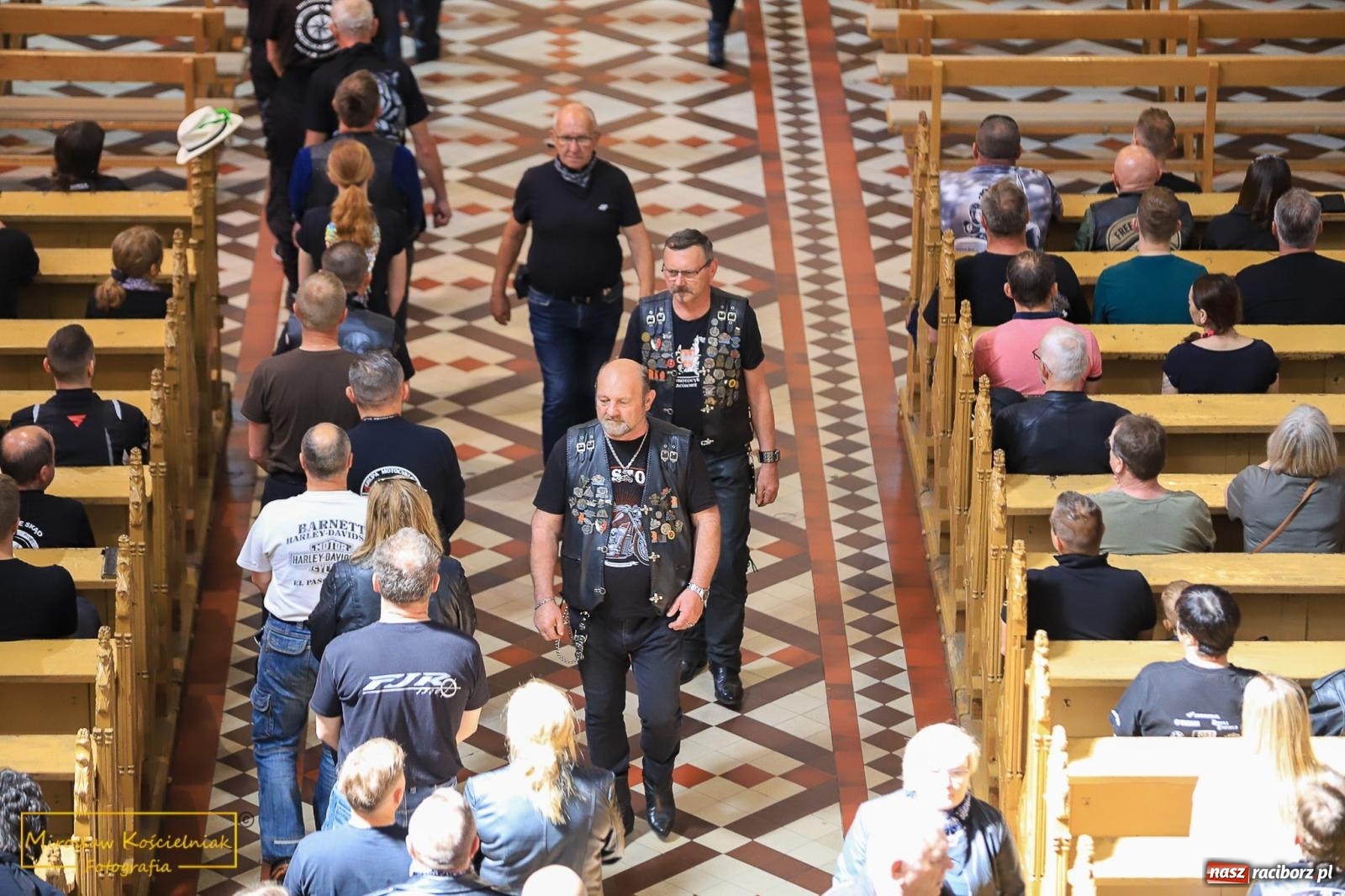 Zdjęcie w galerii na portalu naszraciborz.pl: Setki motocyklistów u św. Mikołaja. Inauguracja sezonu na bis! [FOTO i WIDEO] wiadomości z regionu