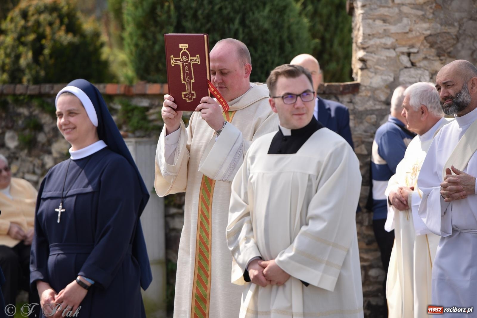 Zdjęcie w galerii na portalu naszraciborz.pl: Diecezjalne Święto Rodziny i XII Jarmark Cysterski w Jemielnicy wiadomości z regionu