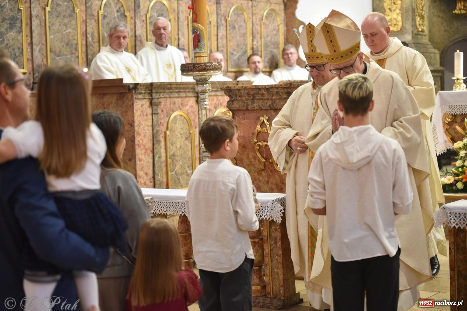 Zdjęcie w galerii na portalu naszraciborz.pl: Diecezjalne Święto Rodziny i XII Jarmark Cysterski w Jemielnicy wiadomości z regionu