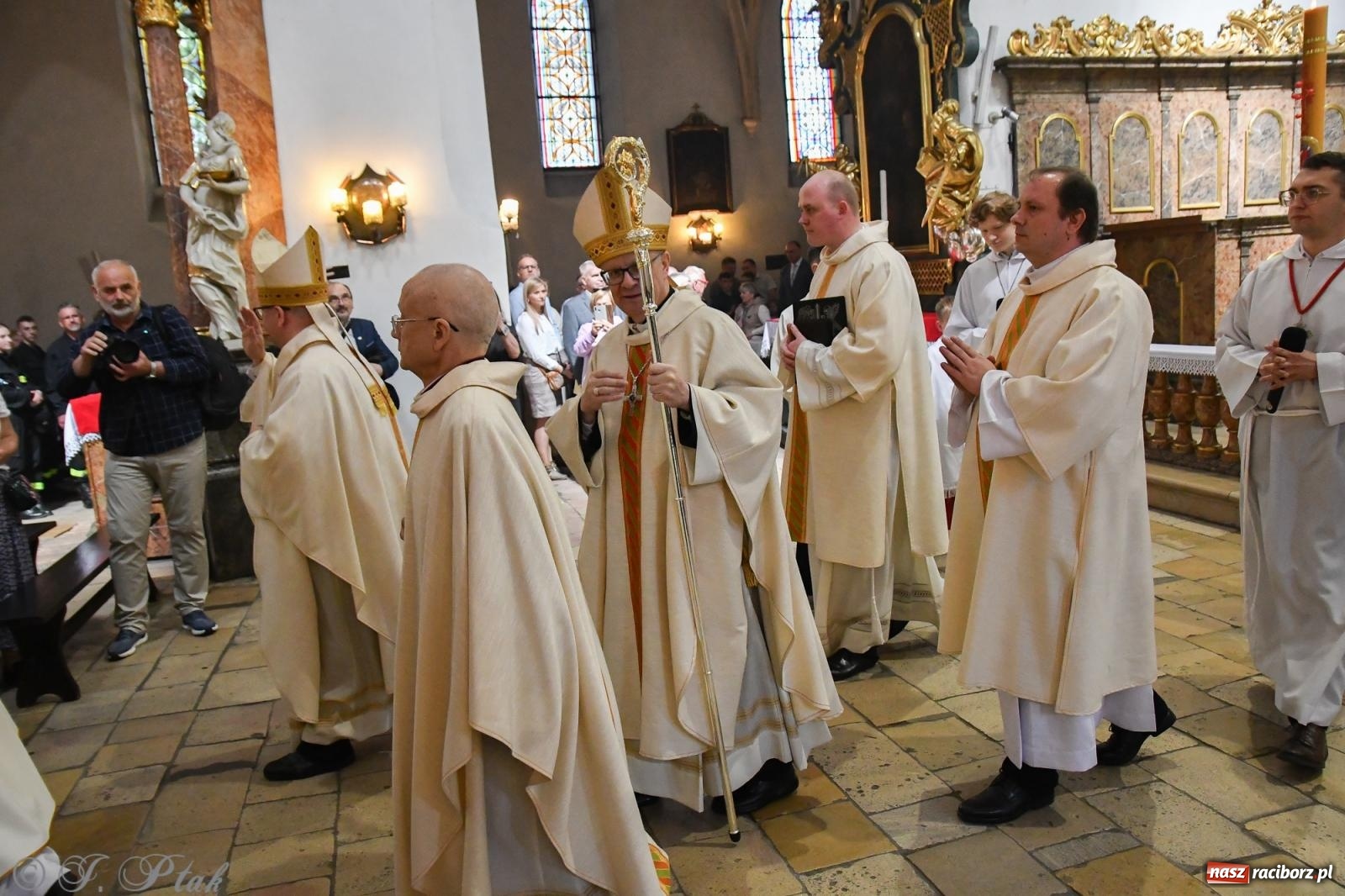 Zdjęcie w galerii na portalu naszraciborz.pl: Diecezjalne Święto Rodziny i XII Jarmark Cysterski w Jemielnicy wiadomości z regionu