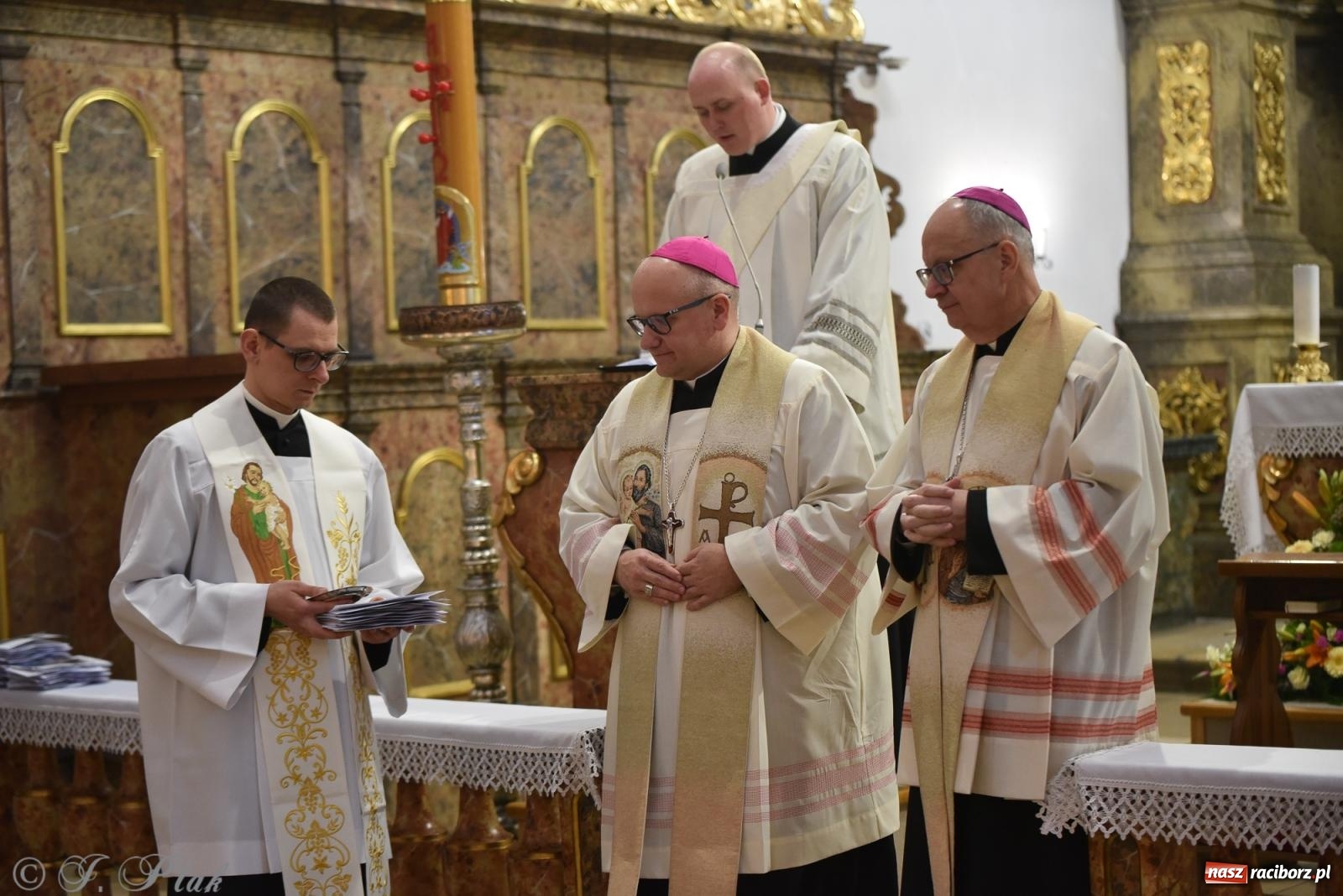 Zdjęcie w galerii na portalu naszraciborz.pl: Diecezjalne Święto Rodziny i XII Jarmark Cysterski w Jemielnicy wiadomości z regionu