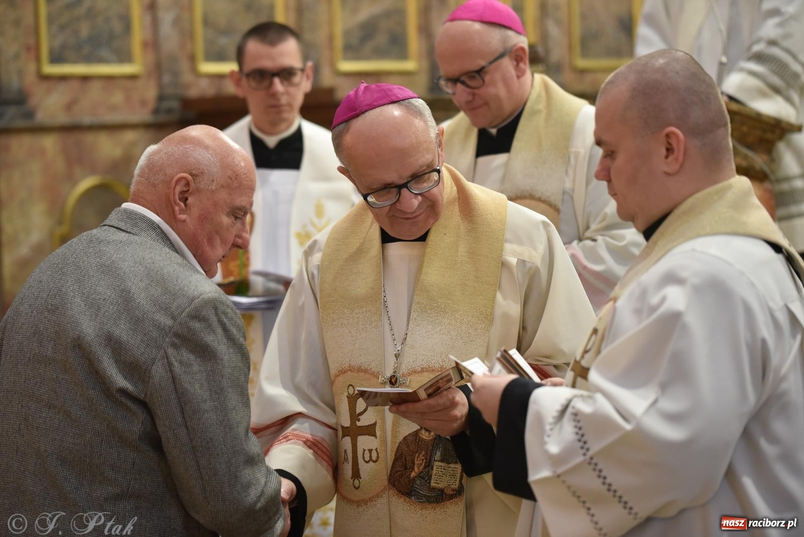 Zdjęcie w galerii na portalu naszraciborz.pl: Diecezjalne Święto Rodziny i XII Jarmark Cysterski w Jemielnicy wiadomości z regionu
