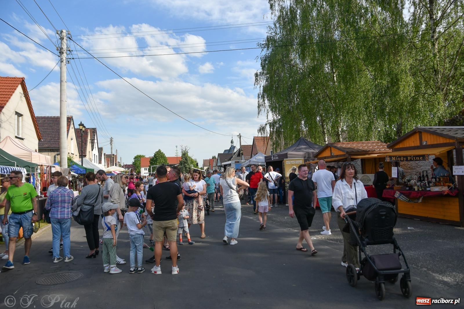 Zdjęcie w galerii na portalu naszraciborz.pl: Diecezjalne Święto Rodziny i XII Jarmark Cysterski w Jemielnicy wiadomości z regionu