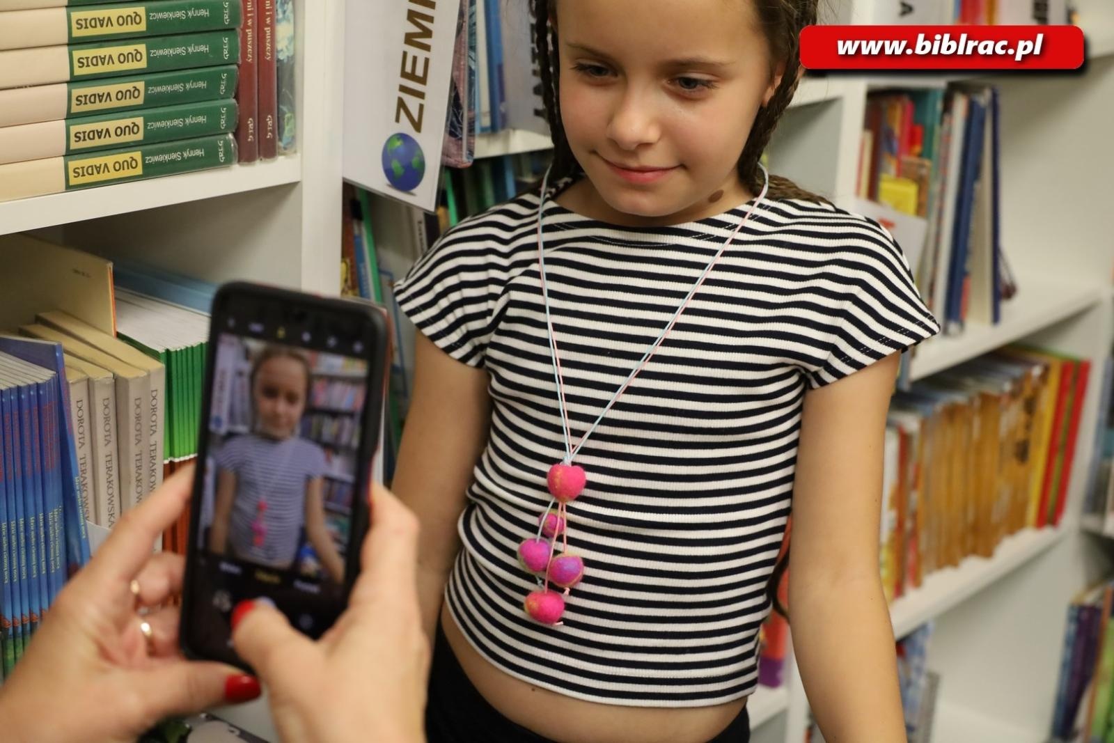 Zdjęcie w galerii na portalu naszraciborz.pl: Fyrlanie filcu – za nami warsztaty rękodzieła w bibliotece w Markowicach wiadomości z regionu