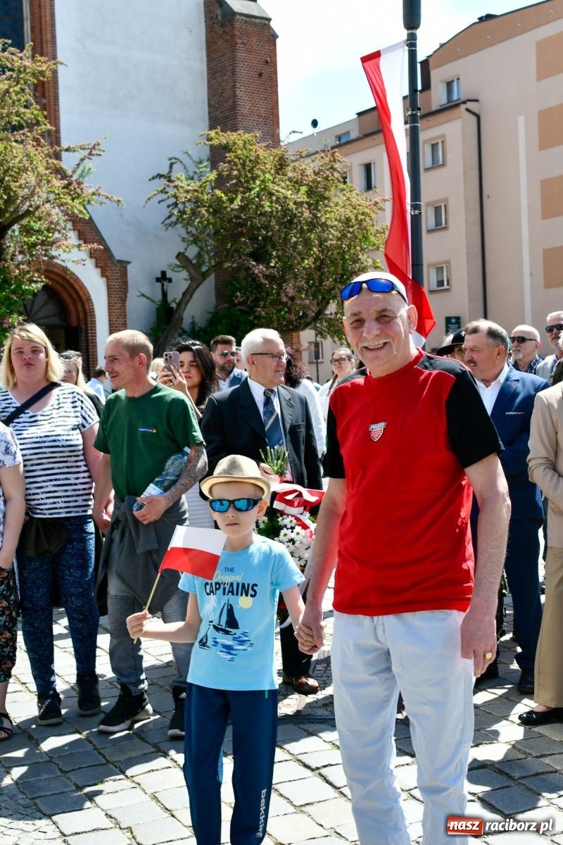 Zdjęcie w galerii na portalu naszraciborz.pl: Święto Narodowe Trzeciego Maja. Obchody w Raciborzu [FOTO i WIDEO] wiadomości z regionu
