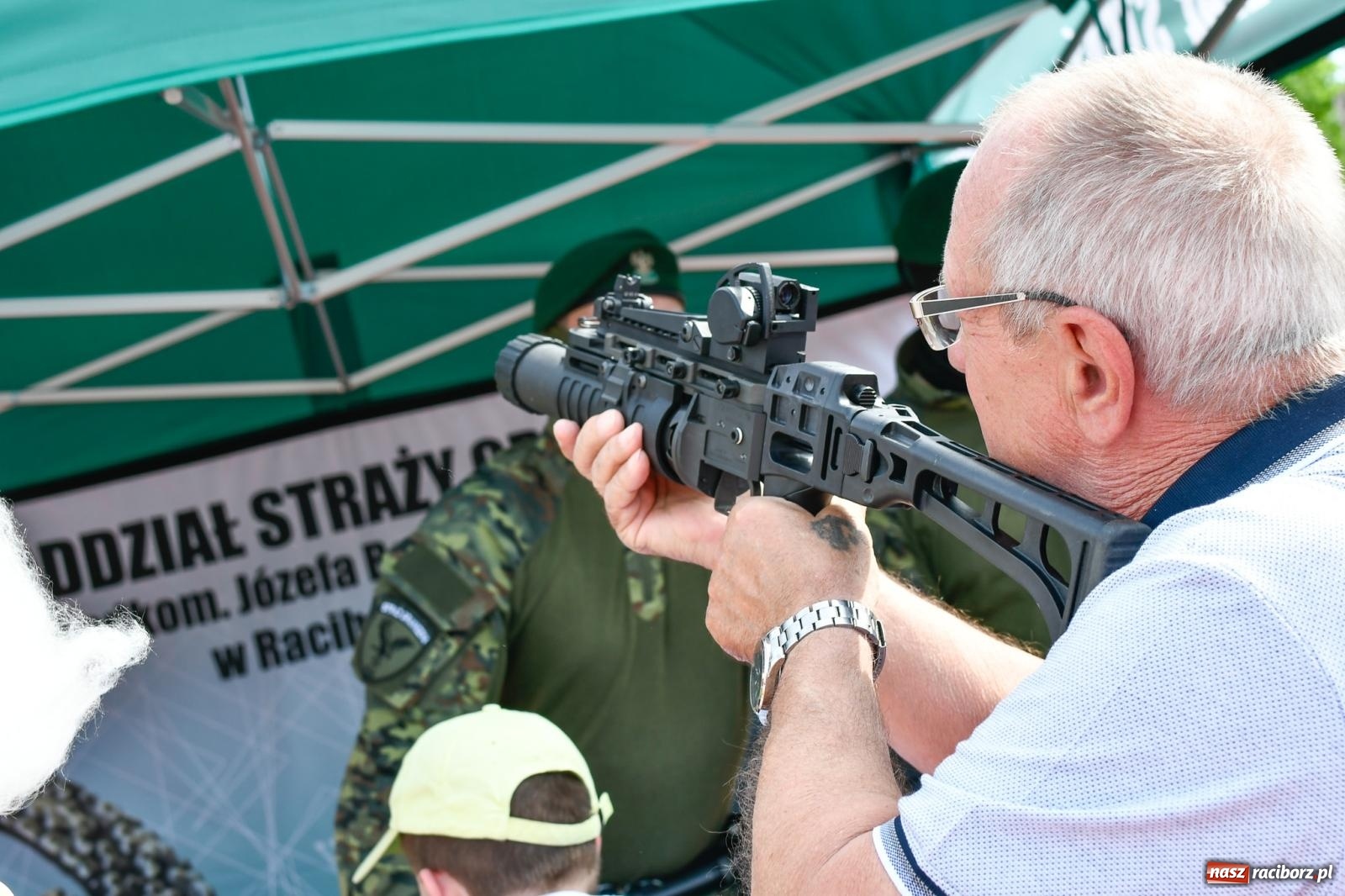 Zdjęcie w galerii na portalu naszraciborz.pl: Policyjna parada na I Memoriale im. asp. Michała Kędzierskiego [FOTO i WIDEO] wiadomości z regionu