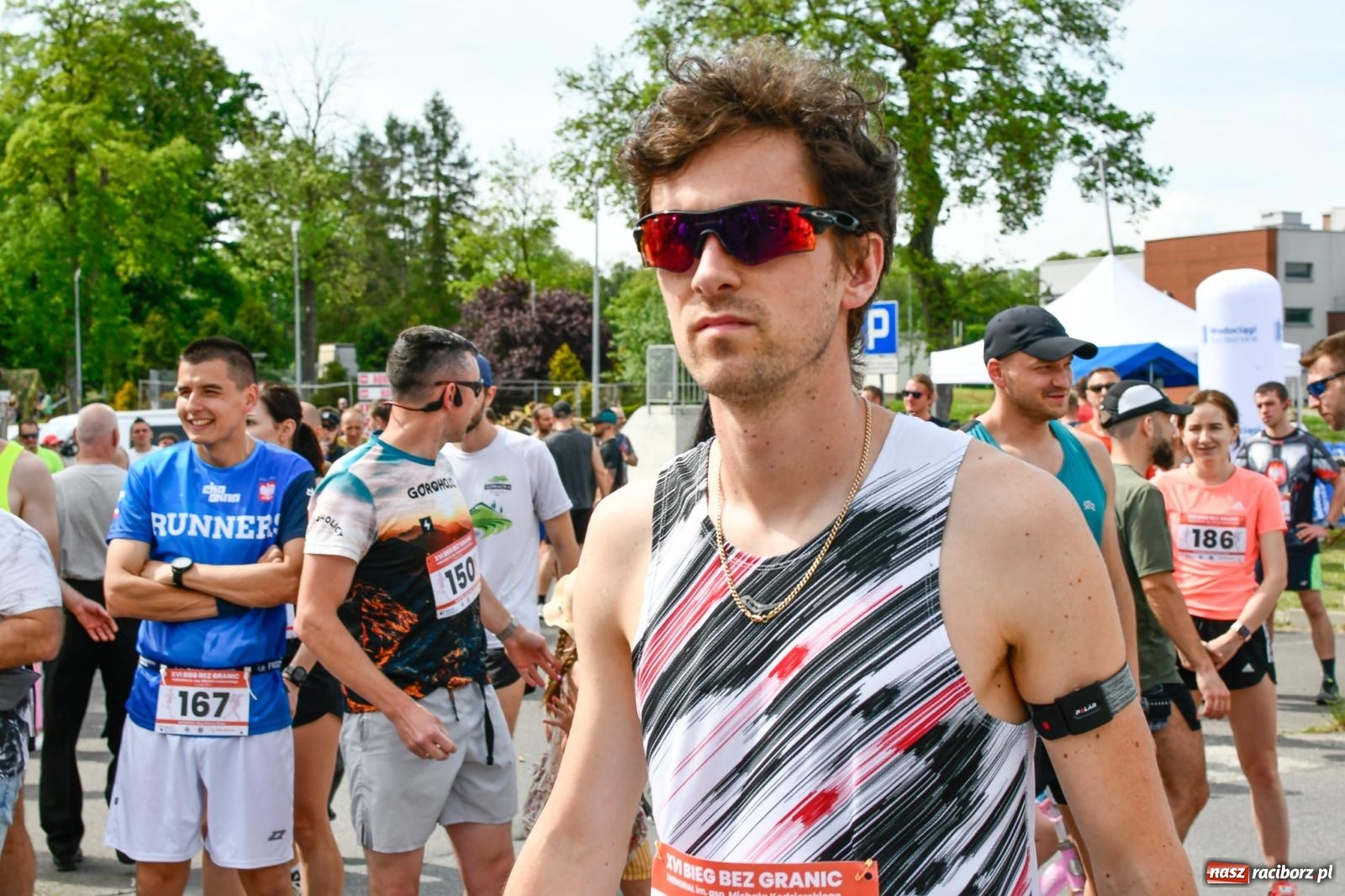 Zdjęcie w galerii na portalu naszraciborz.pl: Mateusz Mrówka wygrał XVI Bieg bez Granic [FOTO i WIDEO] wiadomości z regionu