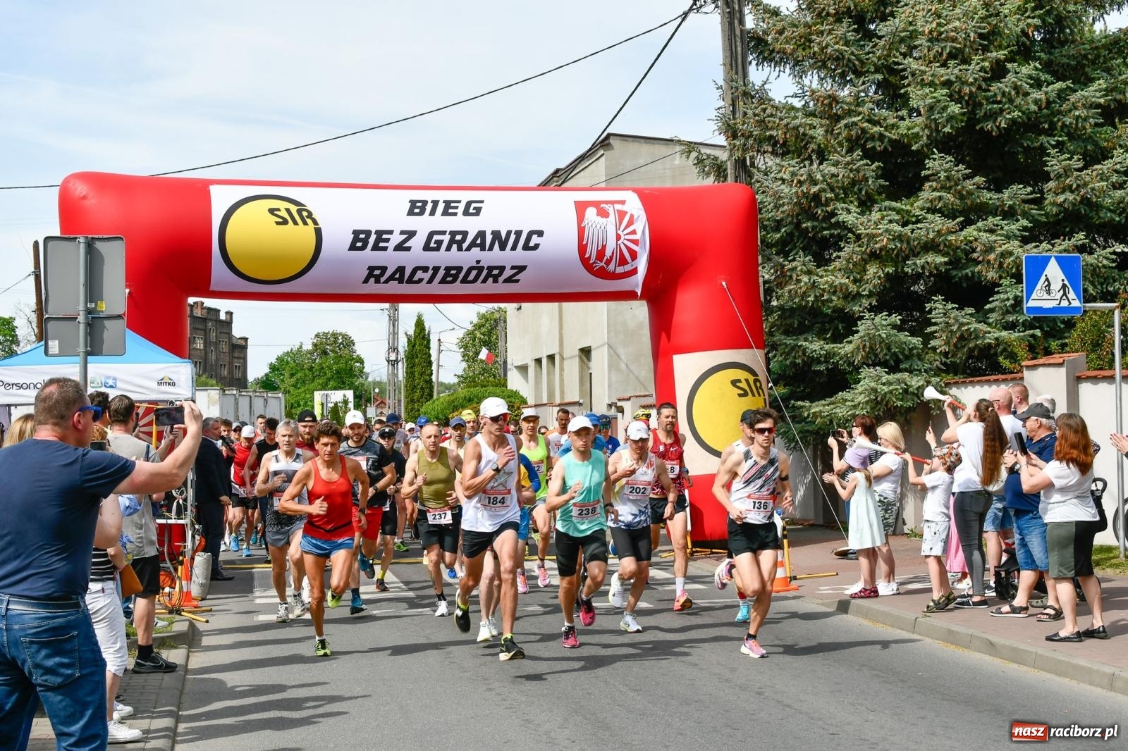 Zdjęcie w galerii na portalu naszraciborz.pl: Mateusz Mrówka wygrał XVI Bieg bez Granic [FOTO i WIDEO] wiadomości z regionu