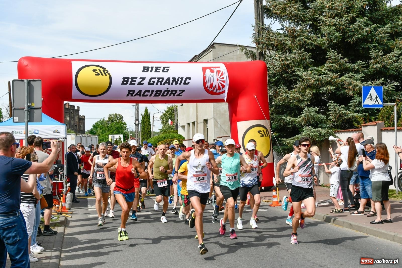 Zdjęcie w galerii na portalu naszraciborz.pl: Mateusz Mrówka wygrał XVI Bieg bez Granic [FOTO i WIDEO] wiadomości z regionu