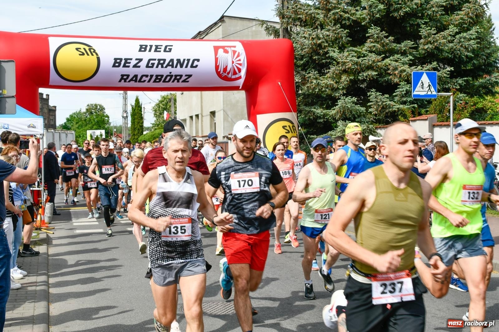 Zdjęcie w galerii na portalu naszraciborz.pl: Mateusz Mrówka wygrał XVI Bieg bez Granic [FOTO i WIDEO] wiadomości z regionu