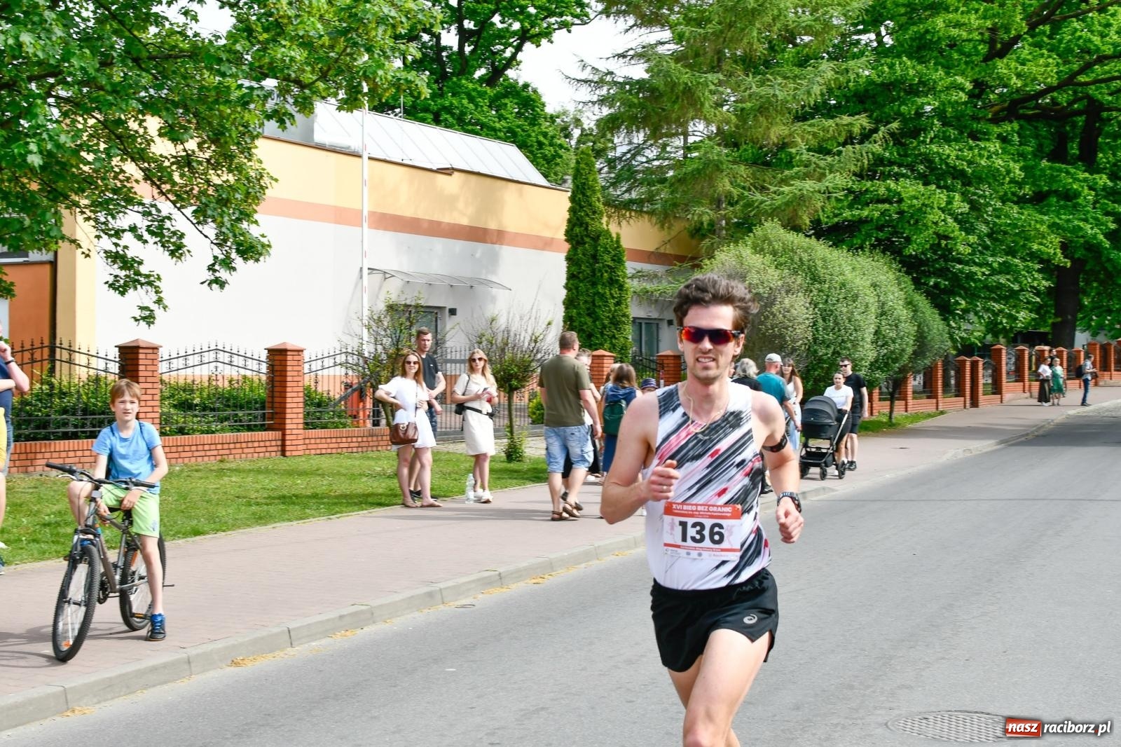 Zdjęcie w galerii na portalu naszraciborz.pl: Mateusz Mrówka wygrał XVI Bieg bez Granic [FOTO i WIDEO] wiadomości z regionu