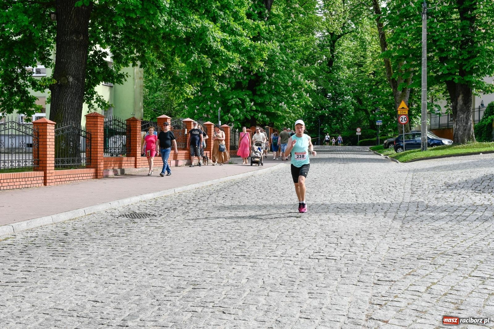 Zdjęcie w galerii na portalu naszraciborz.pl: Mateusz Mrówka wygrał XVI Bieg bez Granic [FOTO i WIDEO] wiadomości z regionu