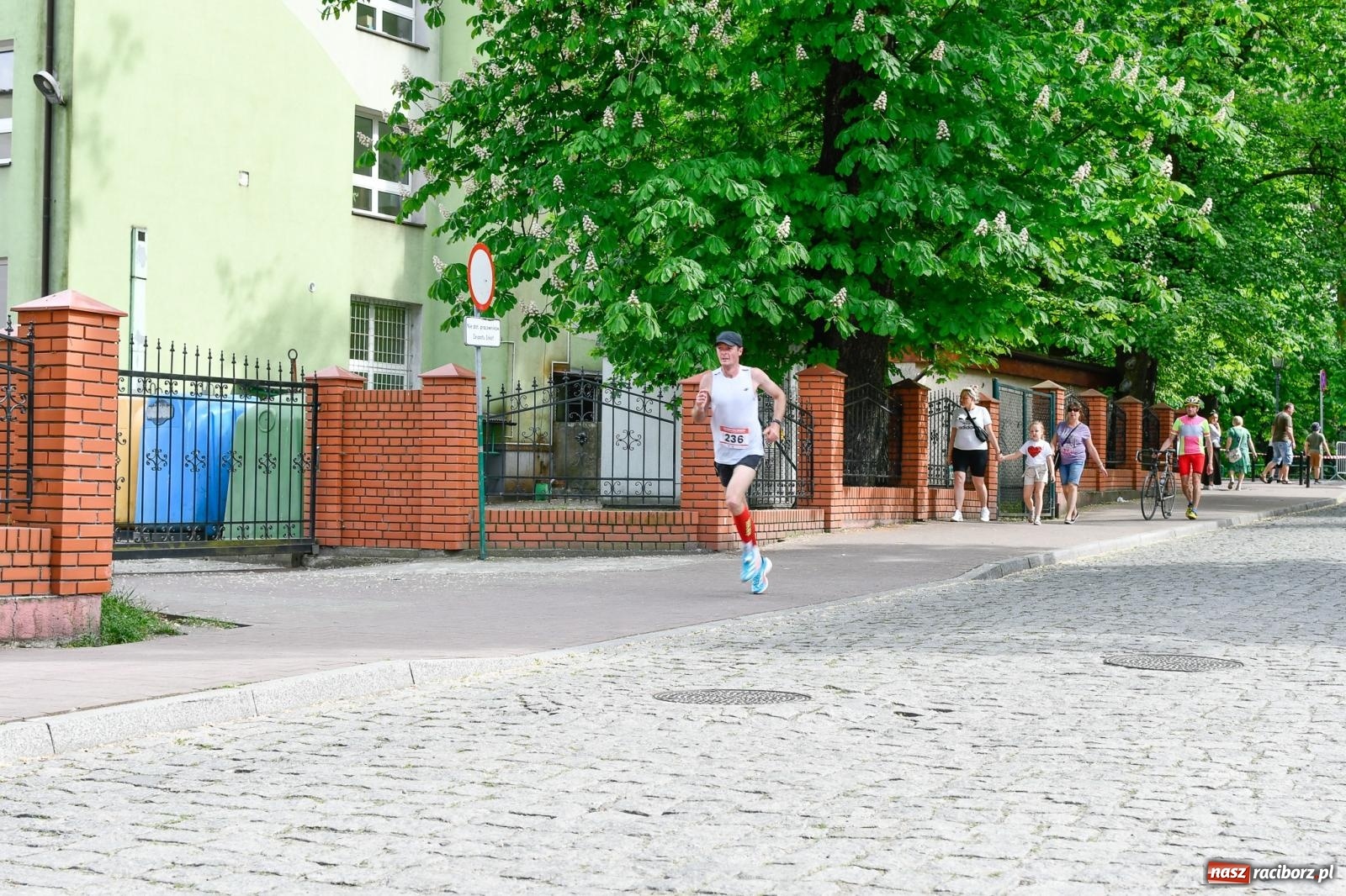 Zdjęcie w galerii na portalu naszraciborz.pl: Mateusz Mrówka wygrał XVI Bieg bez Granic [FOTO i WIDEO] wiadomości z regionu