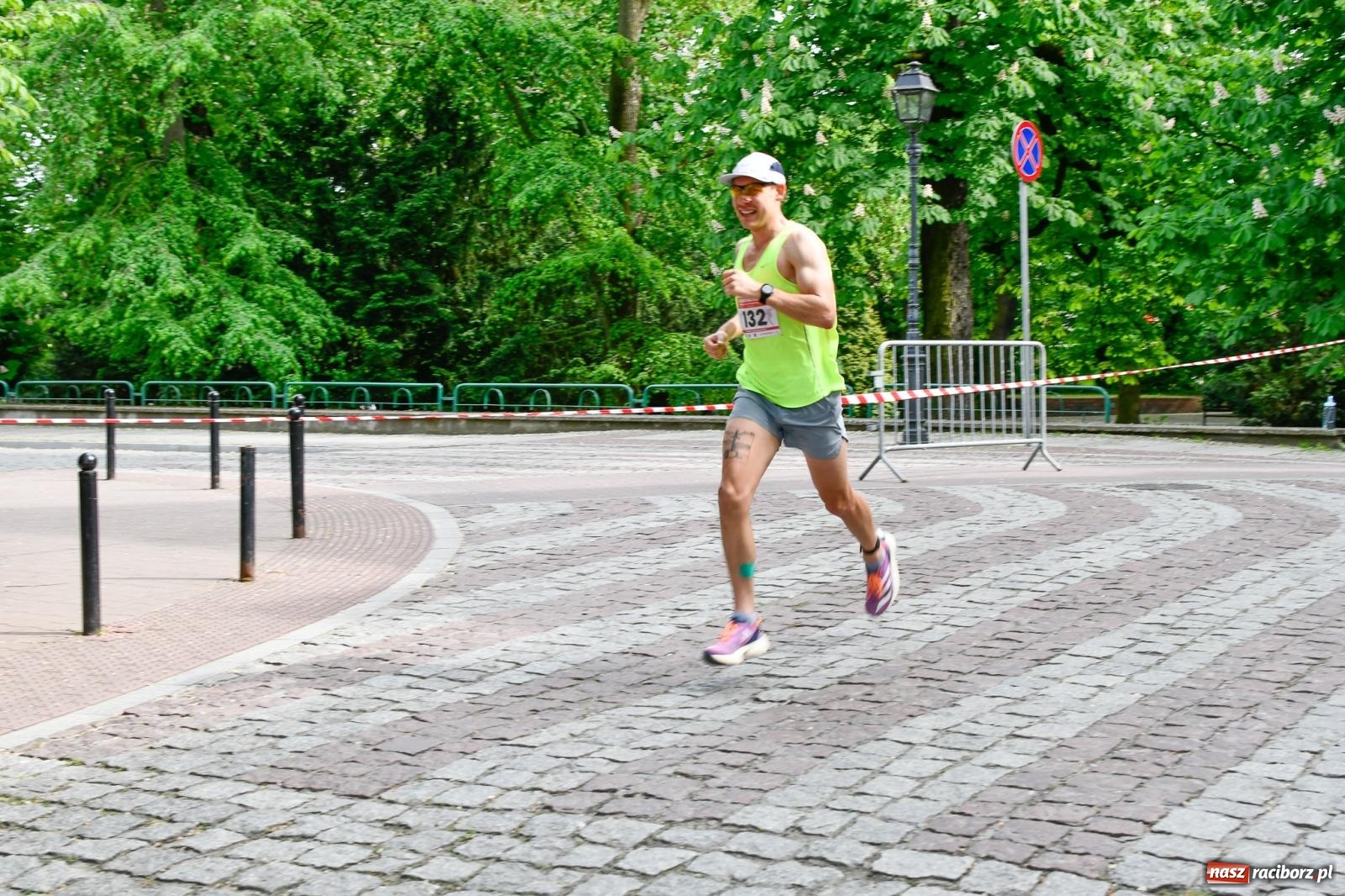 Zdjęcie w galerii na portalu naszraciborz.pl: Mateusz Mrówka wygrał XVI Bieg bez Granic [FOTO i WIDEO] wiadomości z regionu