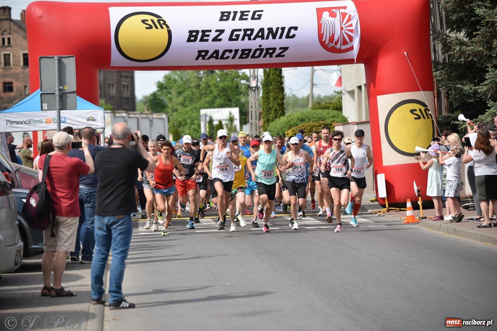 Zdjęcie w galerii na portalu naszraciborz.pl: XVI Bieg bez Granic i piłkarski turniej drużyn mundurowych [FOTO] wiadomości z regionu