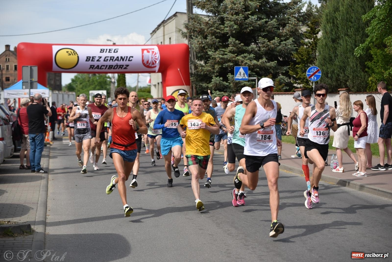 Zdjęcie w galerii na portalu naszraciborz.pl: XVI Bieg bez Granic i piłkarski turniej drużyn mundurowych [FOTO] wiadomości z regionu