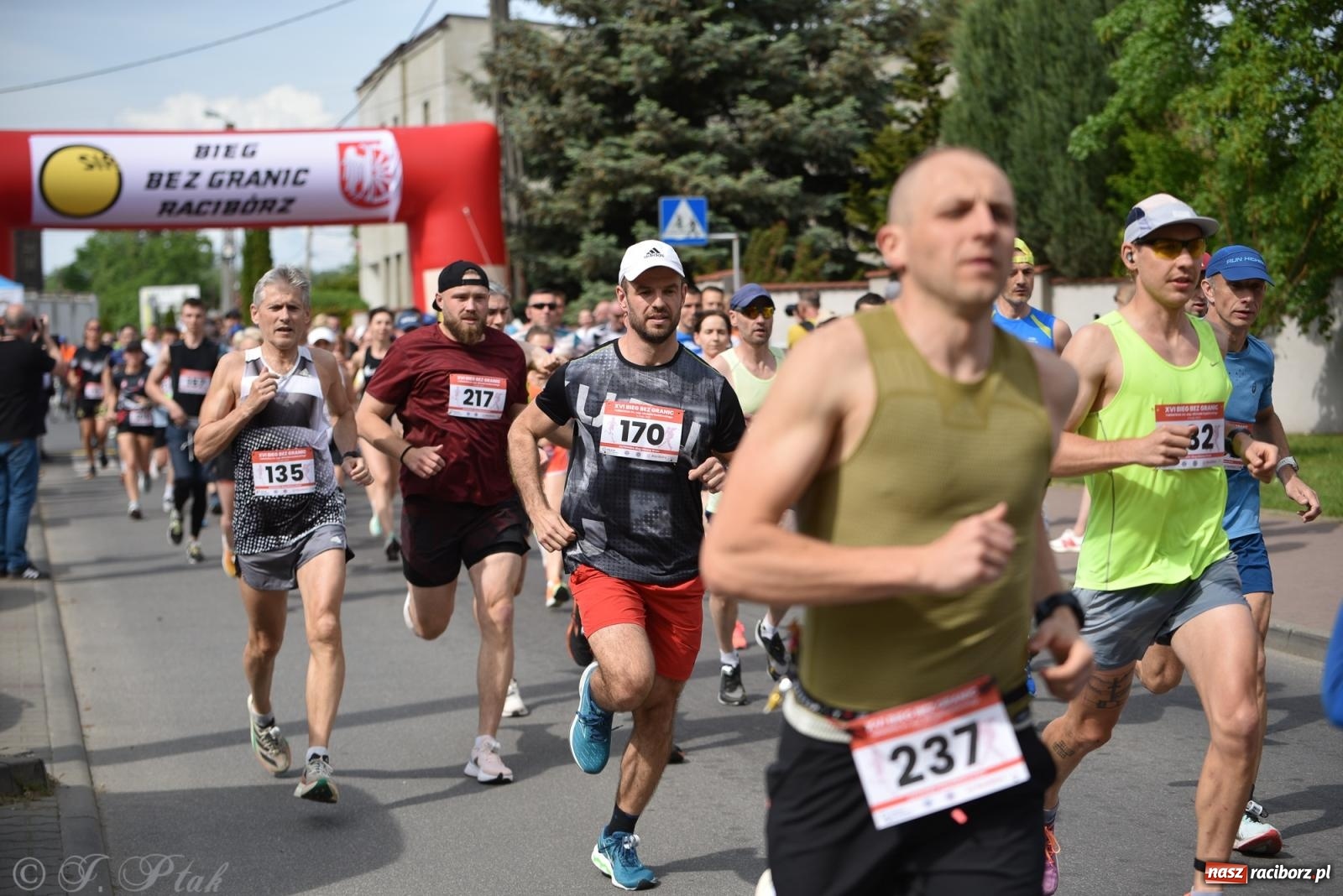 Zdjęcie w galerii na portalu naszraciborz.pl: XVI Bieg bez Granic i piłkarski turniej drużyn mundurowych [FOTO] wiadomości z regionu