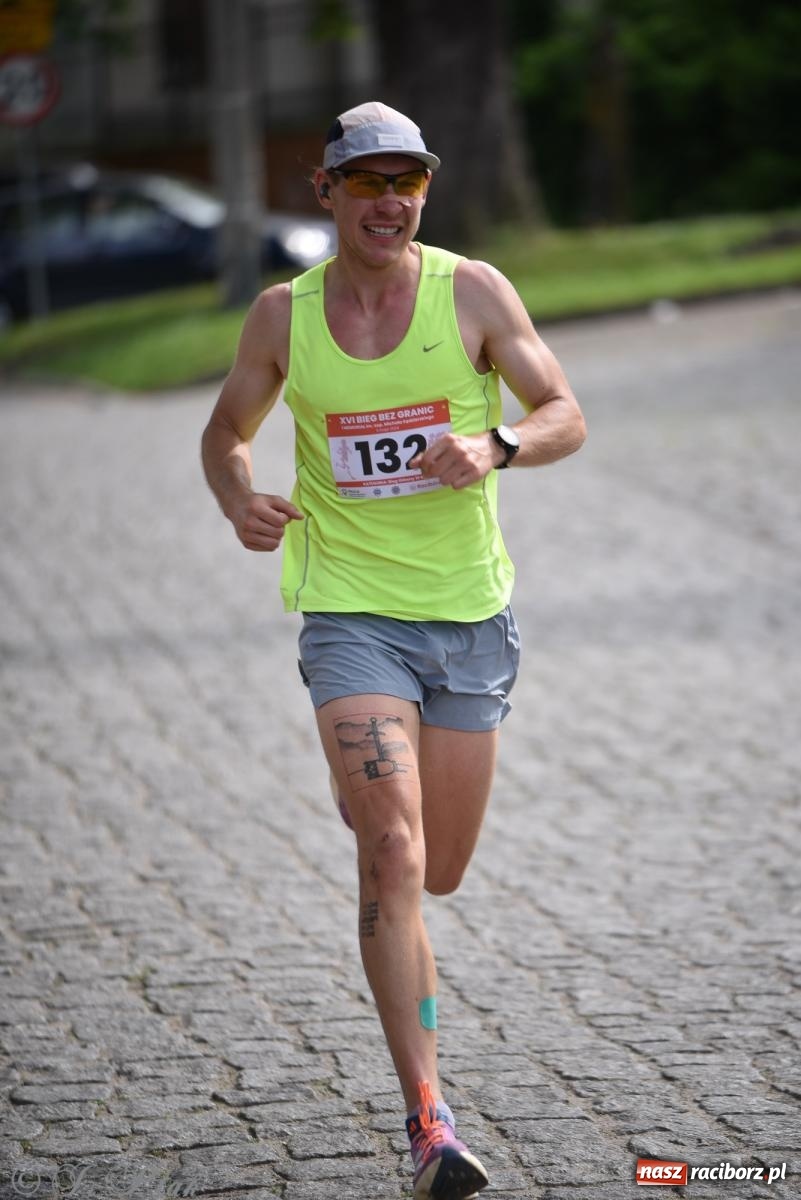 Zdjęcie w galerii na portalu naszraciborz.pl: XVI Bieg bez Granic i piłkarski turniej drużyn mundurowych [FOTO] wiadomości z regionu