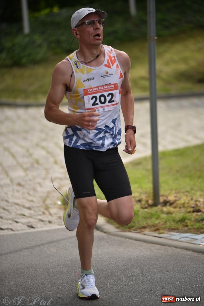 Zdjęcie w galerii na portalu naszraciborz.pl: XVI Bieg bez Granic i piłkarski turniej drużyn mundurowych [FOTO] wiadomości z regionu