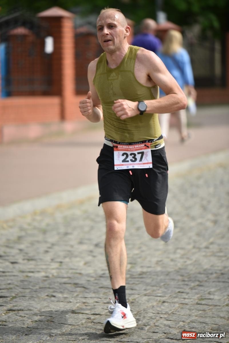 Zdjęcie w galerii na portalu naszraciborz.pl: XVI Bieg bez Granic i piłkarski turniej drużyn mundurowych [FOTO] wiadomości z regionu