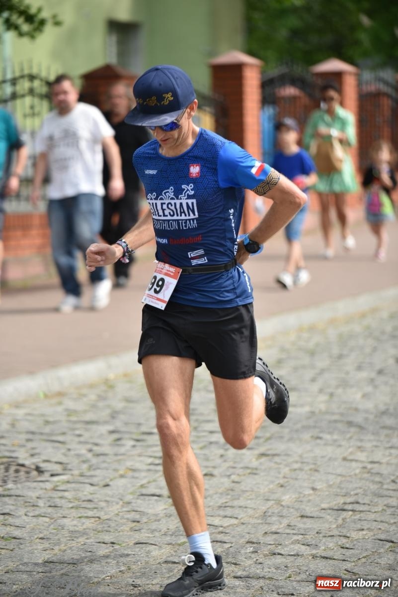 Zdjęcie w galerii na portalu naszraciborz.pl: XVI Bieg bez Granic i piłkarski turniej drużyn mundurowych [FOTO] wiadomości z regionu