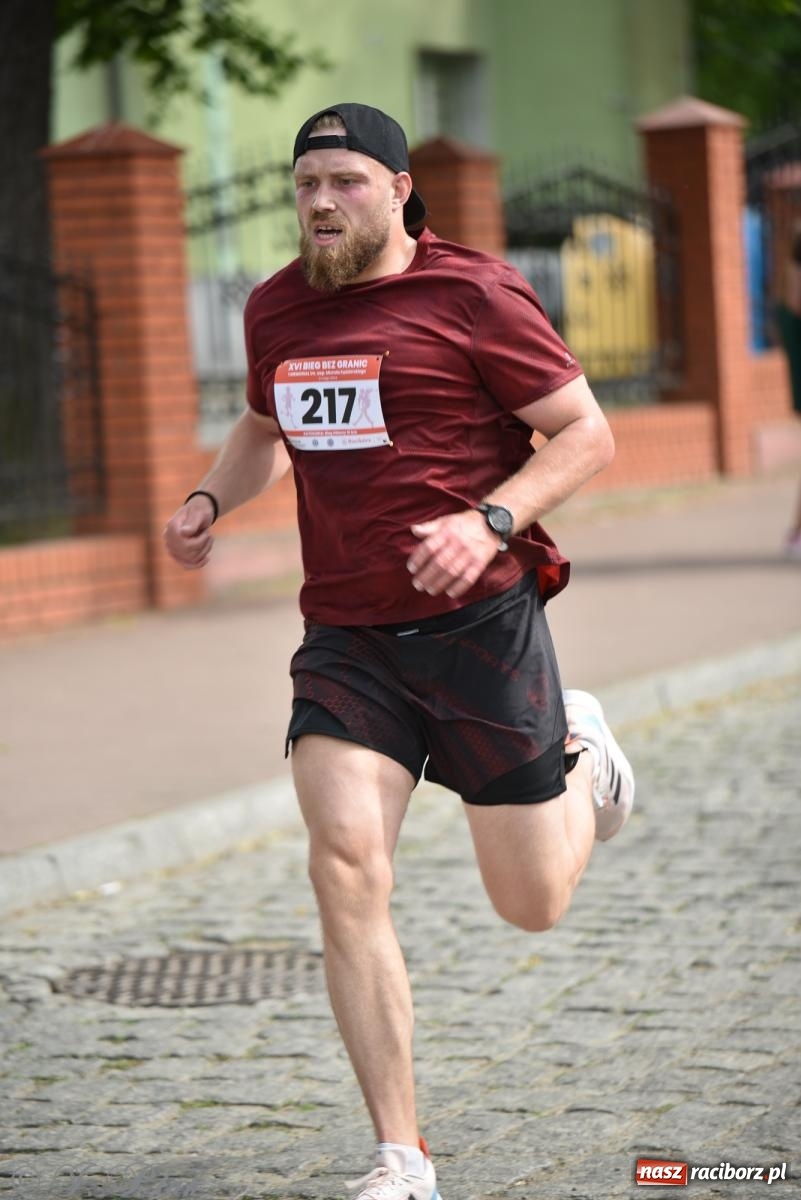 Zdjęcie w galerii na portalu naszraciborz.pl: XVI Bieg bez Granic i piłkarski turniej drużyn mundurowych [FOTO] wiadomości z regionu