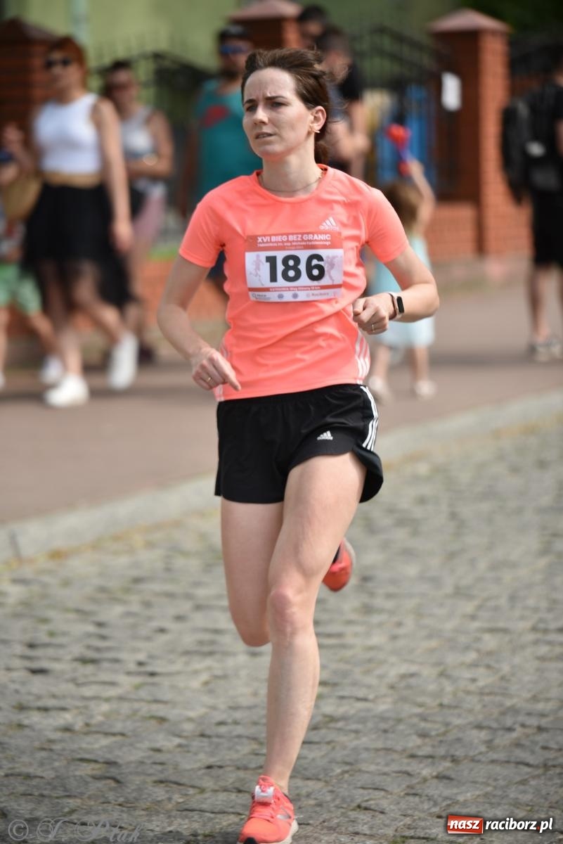 Zdjęcie w galerii na portalu naszraciborz.pl: XVI Bieg bez Granic i piłkarski turniej drużyn mundurowych [FOTO] wiadomości z regionu