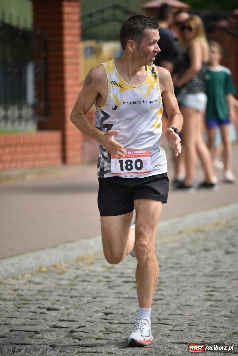Zdjęcie w galerii na portalu naszraciborz.pl: XVI Bieg bez Granic i piłkarski turniej drużyn mundurowych [FOTO] wiadomości z regionu