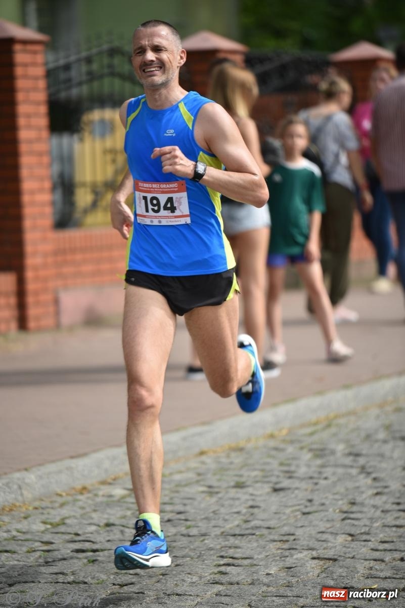 Zdjęcie w galerii na portalu naszraciborz.pl: XVI Bieg bez Granic i piłkarski turniej drużyn mundurowych [FOTO] wiadomości z regionu