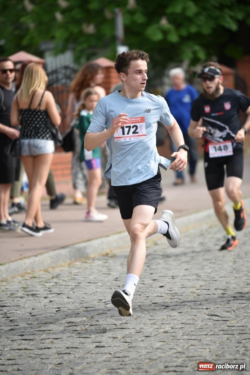Zdjęcie w galerii na portalu naszraciborz.pl: XVI Bieg bez Granic i piłkarski turniej drużyn mundurowych [FOTO] wiadomości z regionu