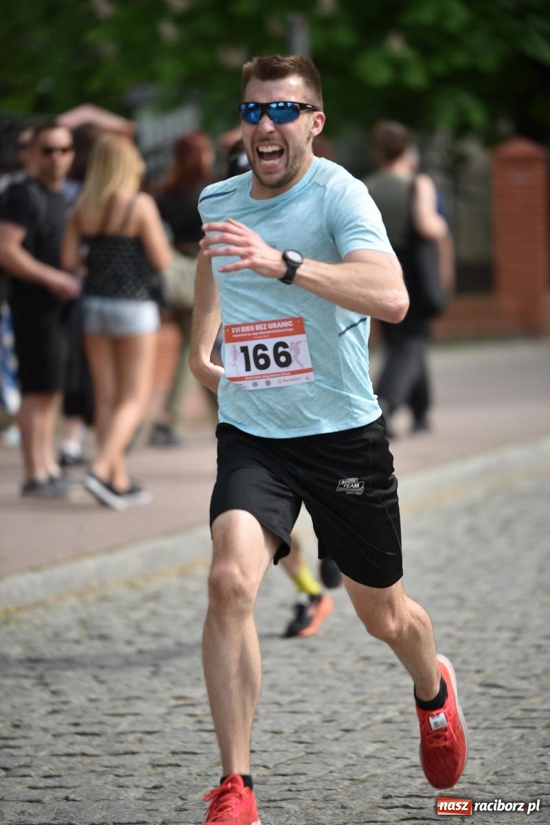Zdjęcie w galerii na portalu naszraciborz.pl: XVI Bieg bez Granic i piłkarski turniej drużyn mundurowych [FOTO] wiadomości z regionu