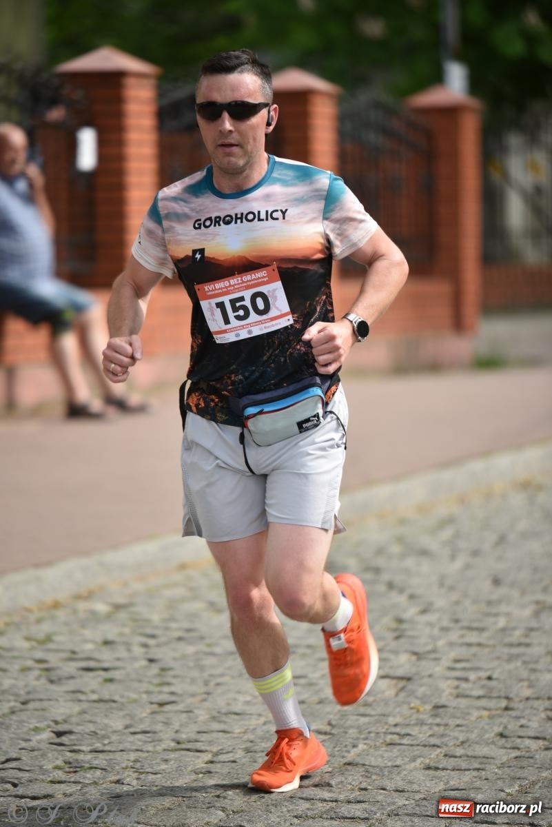 Zdjęcie w galerii na portalu naszraciborz.pl: XVI Bieg bez Granic i piłkarski turniej drużyn mundurowych [FOTO] wiadomości z regionu