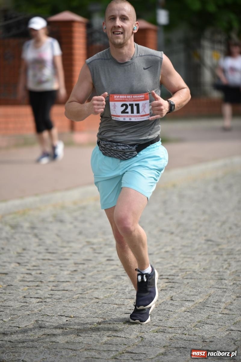 Zdjęcie w galerii na portalu naszraciborz.pl: XVI Bieg bez Granic i piłkarski turniej drużyn mundurowych [FOTO] wiadomości z regionu