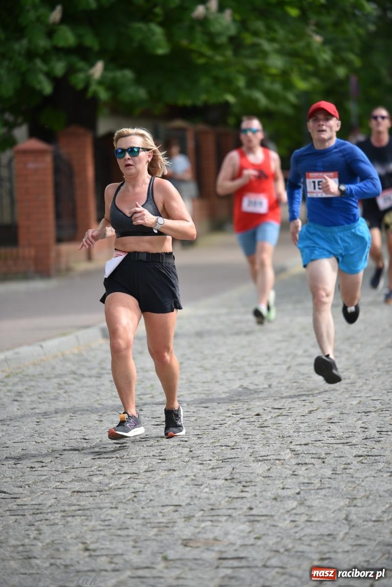 Zdjęcie w galerii na portalu naszraciborz.pl: XVI Bieg bez Granic i piłkarski turniej drużyn mundurowych [FOTO] wiadomości z regionu