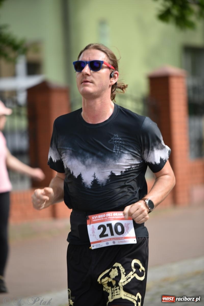 Zdjęcie w galerii na portalu naszraciborz.pl: XVI Bieg bez Granic i piłkarski turniej drużyn mundurowych [FOTO] wiadomości z regionu
