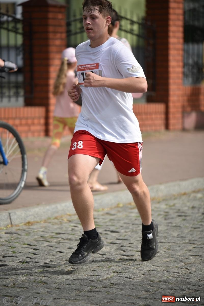 Zdjęcie w galerii na portalu naszraciborz.pl: XVI Bieg bez Granic i piłkarski turniej drużyn mundurowych [FOTO] wiadomości z regionu