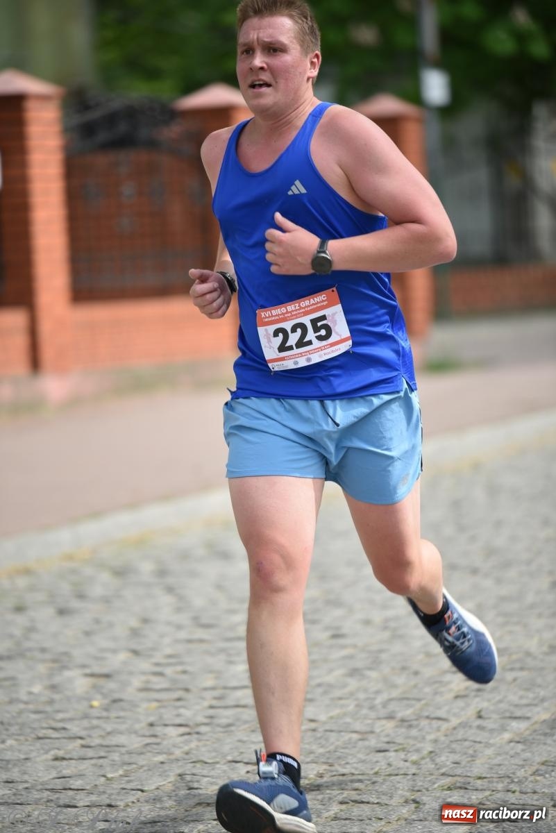 Zdjęcie w galerii na portalu naszraciborz.pl: XVI Bieg bez Granic i piłkarski turniej drużyn mundurowych [FOTO] wiadomości z regionu