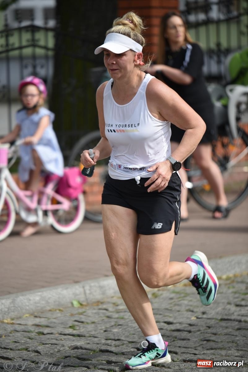 Zdjęcie w galerii na portalu naszraciborz.pl: XVI Bieg bez Granic i piłkarski turniej drużyn mundurowych [FOTO] wiadomości z regionu