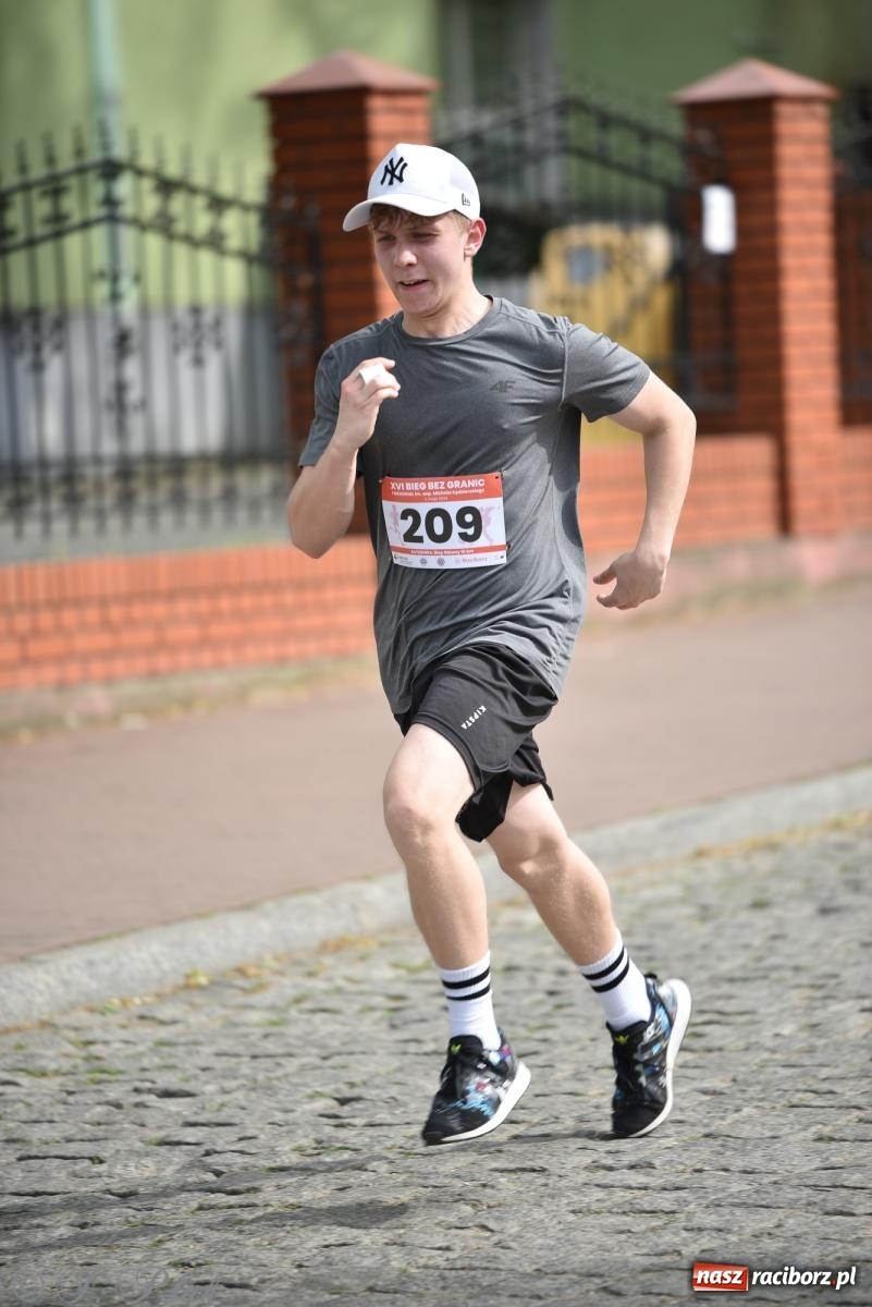 Zdjęcie w galerii na portalu naszraciborz.pl: XVI Bieg bez Granic i piłkarski turniej drużyn mundurowych [FOTO] wiadomości z regionu