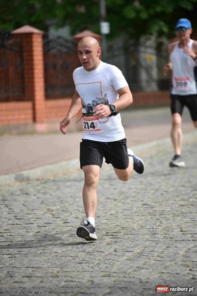 Zdjęcie w galerii na portalu naszraciborz.pl: XVI Bieg bez Granic i piłkarski turniej drużyn mundurowych [FOTO] wiadomości z regionu