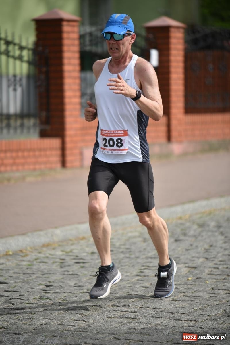 Zdjęcie w galerii na portalu naszraciborz.pl: XVI Bieg bez Granic i piłkarski turniej drużyn mundurowych [FOTO] wiadomości z regionu