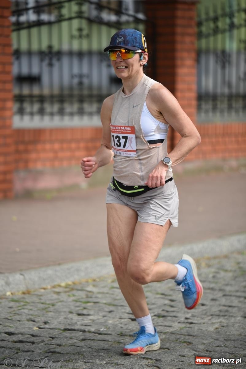 Zdjęcie w galerii na portalu naszraciborz.pl: XVI Bieg bez Granic i piłkarski turniej drużyn mundurowych [FOTO] wiadomości z regionu