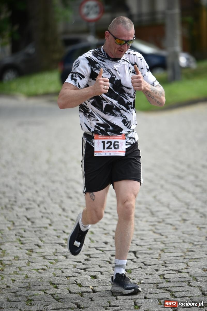 Zdjęcie w galerii na portalu naszraciborz.pl: XVI Bieg bez Granic i piłkarski turniej drużyn mundurowych [FOTO] wiadomości z regionu