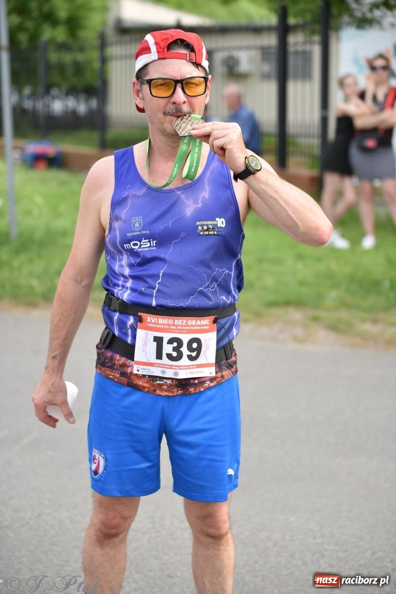 Zdjęcie w galerii na portalu naszraciborz.pl: XVI Bieg bez Granic i piłkarski turniej drużyn mundurowych [FOTO] wiadomości z regionu