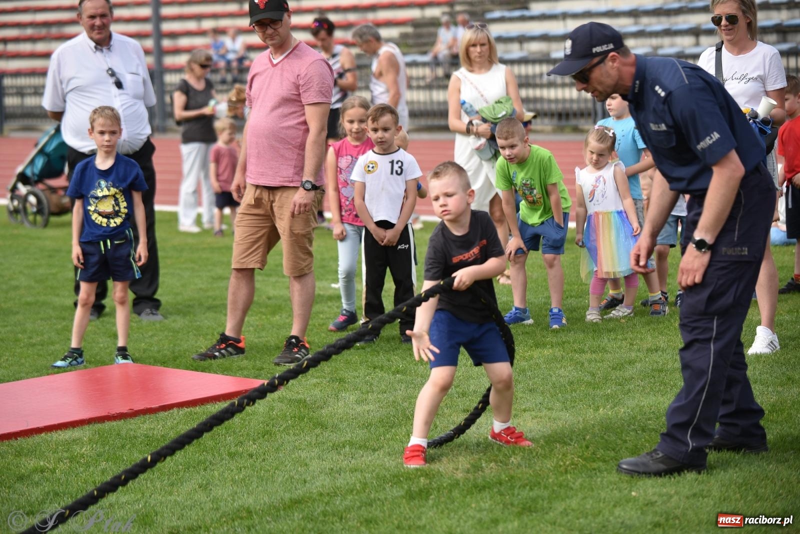 Zdjęcie w galerii na portalu naszraciborz.pl: XVI Bieg bez Granic i piłkarski turniej drużyn mundurowych [FOTO] wiadomości z regionu
