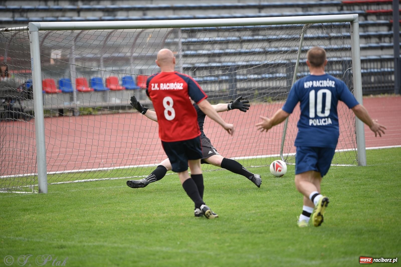 Zdjęcie w galerii na portalu naszraciborz.pl: XVI Bieg bez Granic i piłkarski turniej drużyn mundurowych [FOTO] wiadomości z regionu