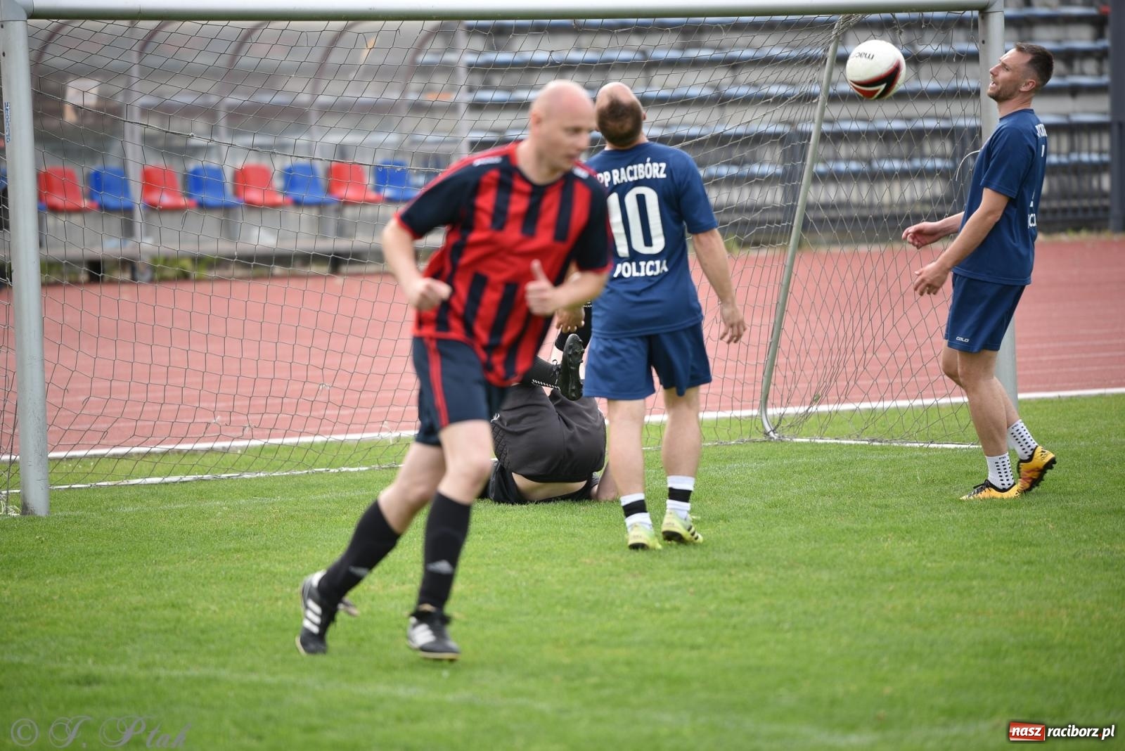 Zdjęcie w galerii na portalu naszraciborz.pl: XVI Bieg bez Granic i piłkarski turniej drużyn mundurowych [FOTO] wiadomości z regionu