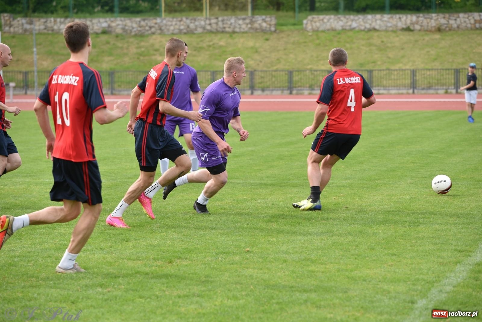 Zdjęcie w galerii na portalu naszraciborz.pl: XVI Bieg bez Granic i piłkarski turniej drużyn mundurowych [FOTO] wiadomości z regionu