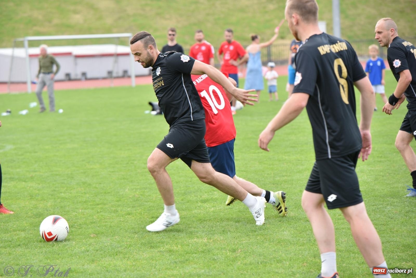 Zdjęcie w galerii na portalu naszraciborz.pl: XVI Bieg bez Granic i piłkarski turniej drużyn mundurowych [FOTO] wiadomości z regionu